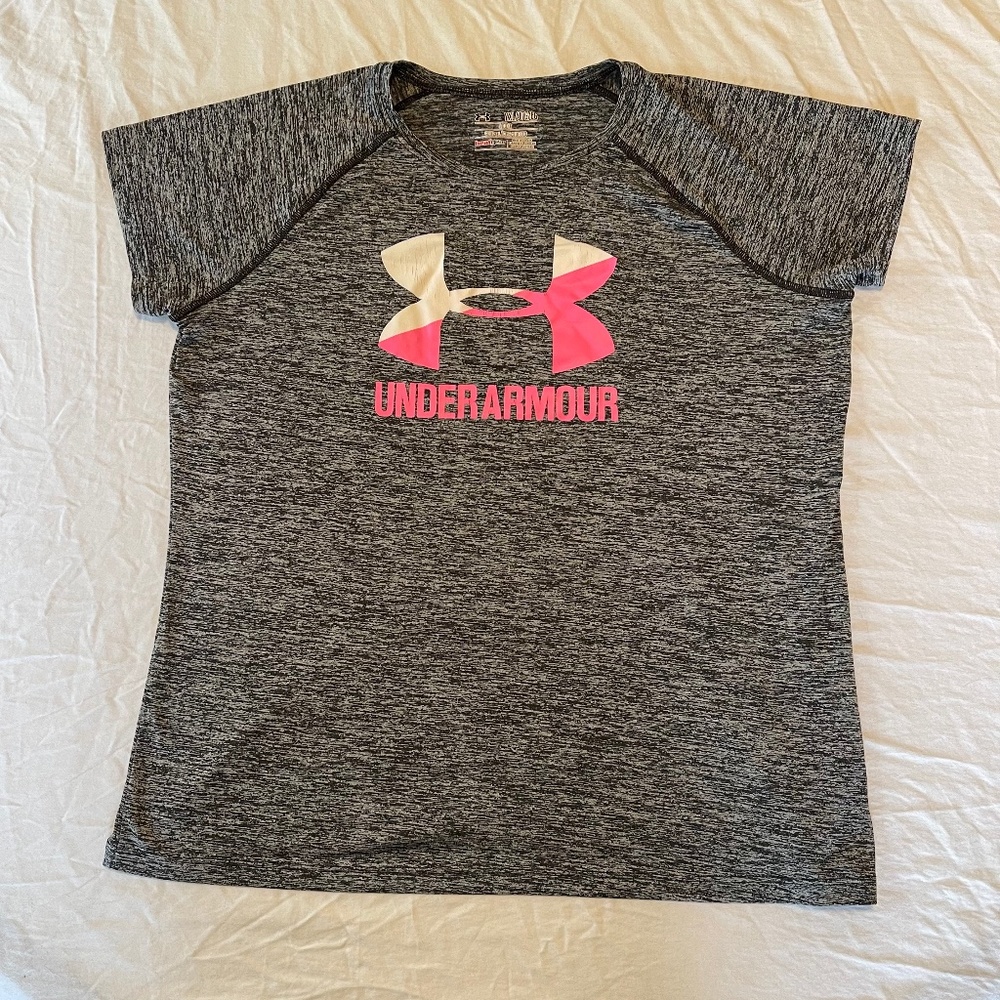 Girls Under Armour YXL heathered grey with pink white logo heat gear T shirt